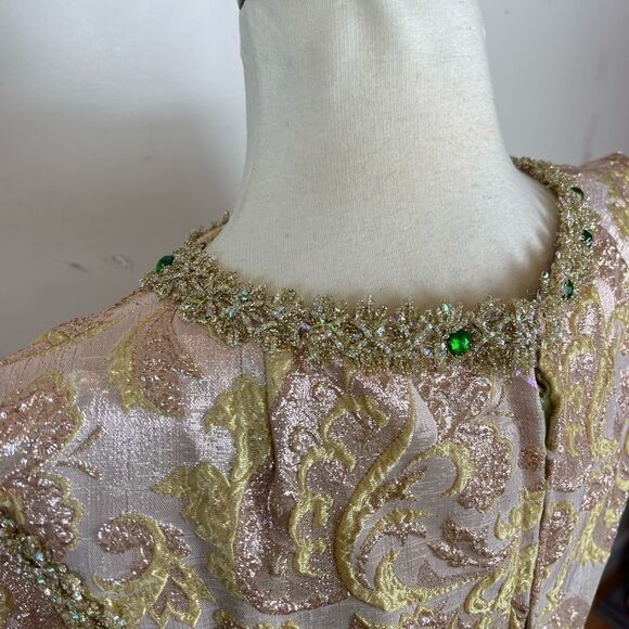 1960s Handmade Golden Brocade Short Sleeve Gown - Picture 6 of 10